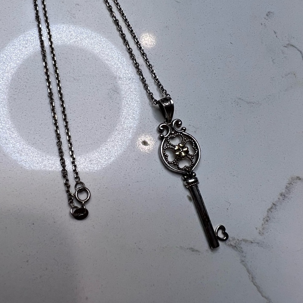 Sterling silver key necklace - Picture 3 of 3